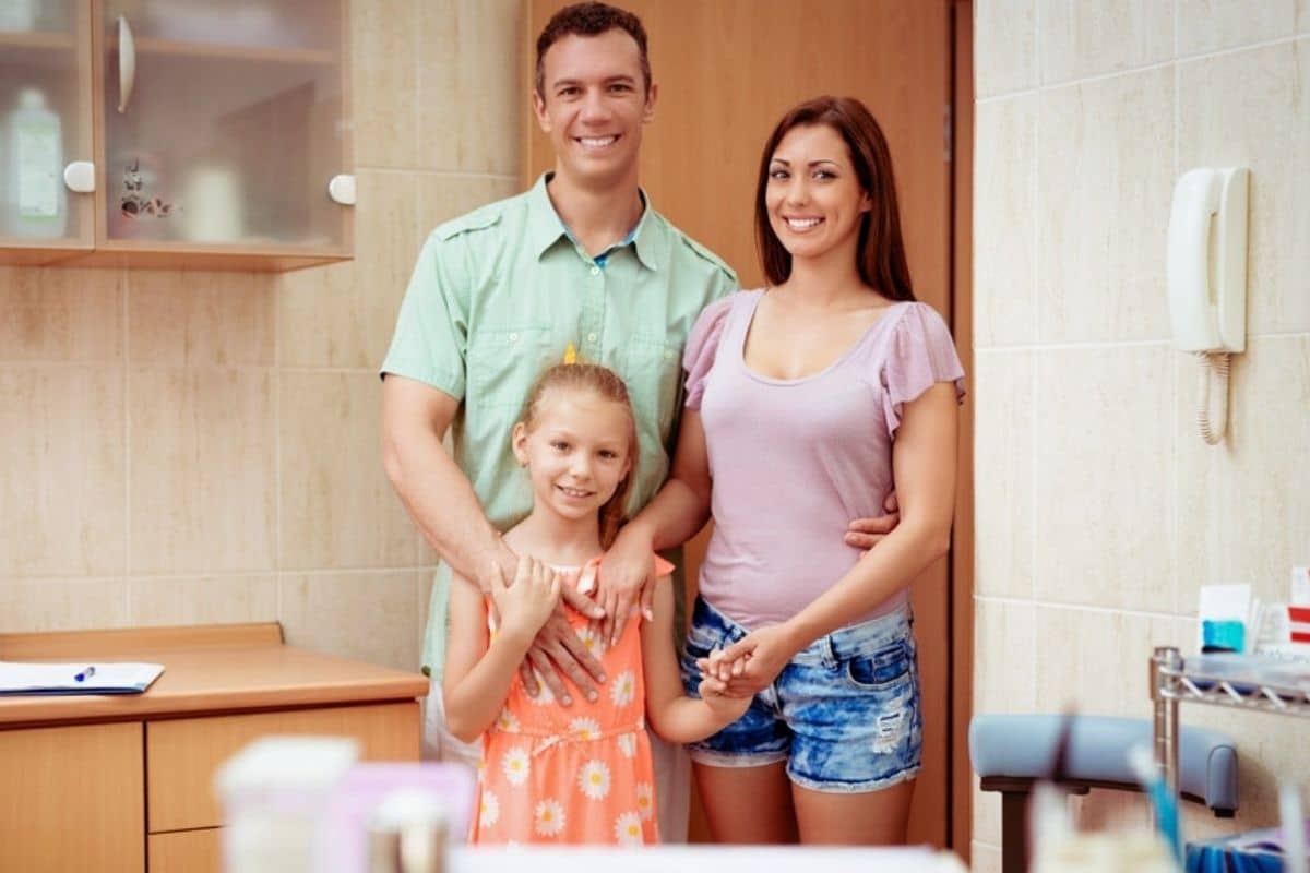 Family dental checkup signs